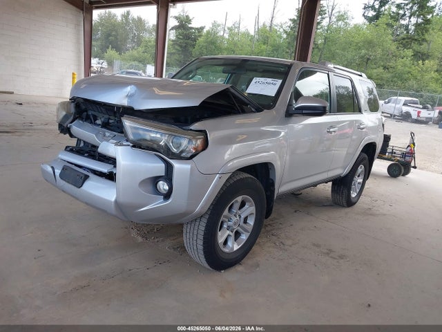 Toyota 4RUNNER SR5 2016 JTEBU5JR1G5378232 Image 2