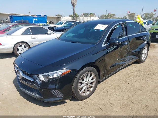 Mercedes-Benz A 220 2019 WDD3G4EB4KW034426 Image 2
