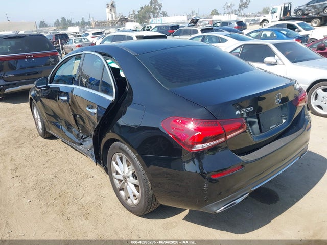 Mercedes-Benz A 220 2019 WDD3G4EB4KW034426 Image 3