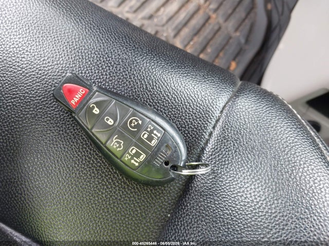 2014 Chrysler Town & Country Touring მანქანა იყიდება აუქციონზე, vin: 2C4RC1BG5ER444325, აუქციონის ნომერი: 45265446