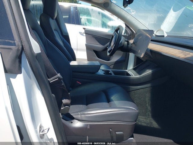 2022 Tesla Model Y Long Range Dual Motor All-wheel Drive მანქანა იყიდება აუქციონზე, vin: 7SAYGAEE2NF316505, აუქციონის ნომერი: 45265516