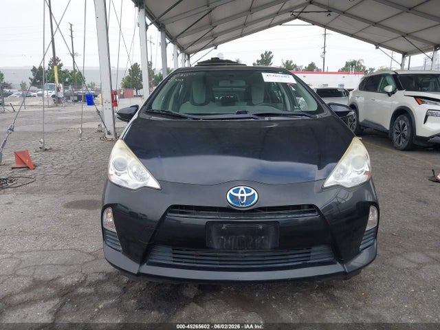 Toyota Prius C One 2014 JTDKDTB34E1082550 Image 12