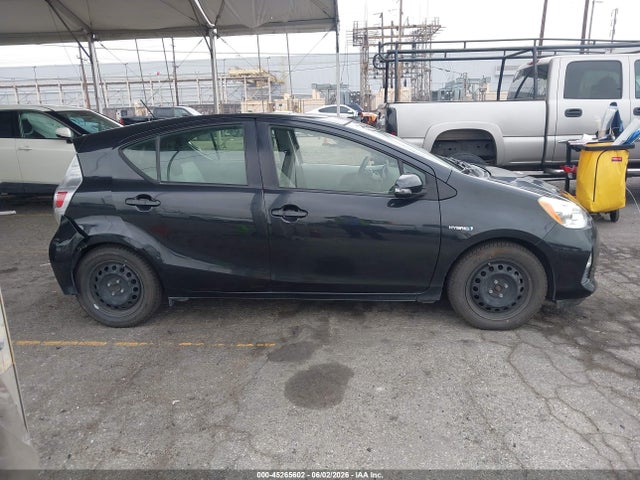 Toyota Prius C One 2014 JTDKDTB34E1082550 Image 13
