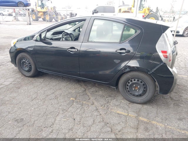 Toyota Prius C One 2014 JTDKDTB34E1082550 Image 3