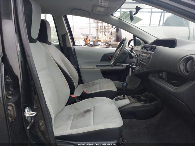 Toyota Prius C One 2014 JTDKDTB34E1082550 Image 5