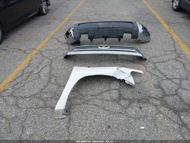 5TFRY5F12GX205107 Toyota Tundra Sr5 5.7l V8