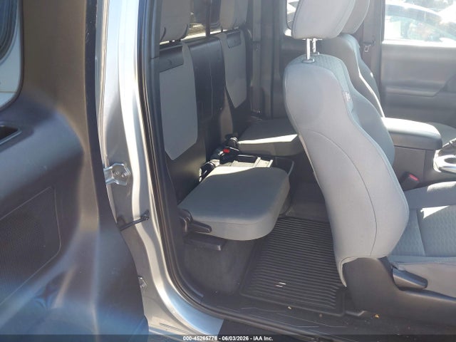 5TFSZ5AN5JX162561 Toyota Tacoma Sr5 V6