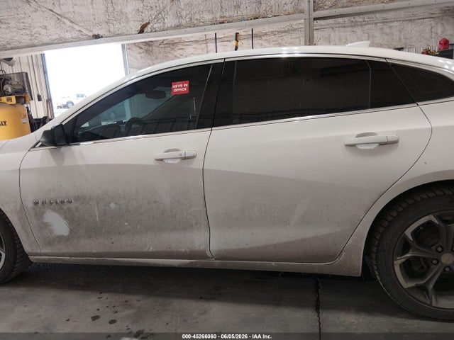 1G1ZD5ST3LF111068 Chevrolet Malibu Fwd Lt