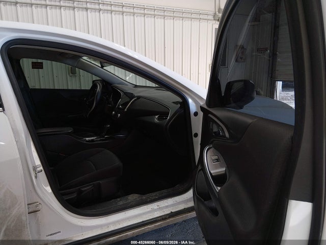1G1ZD5ST3LF111068 Chevrolet Malibu Fwd Lt