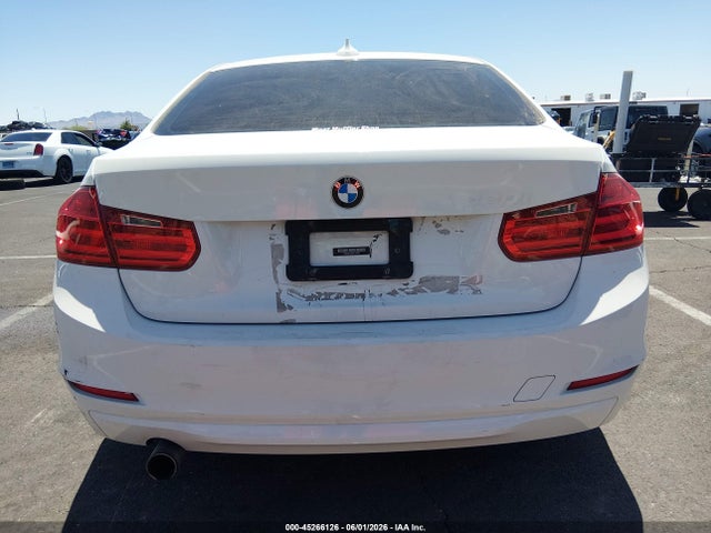 45266126 :رقم المزاد ، WBA3B1C52EK133940 vin ، 2014 Bmw 320i مزاد بيع