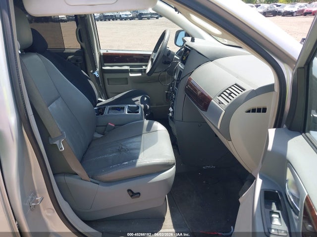 45266182 :رقم المزاد ، 2A4RR5D18AR451143 vin ، 2010 Chrysler Town & Country Touring مزاد بيع