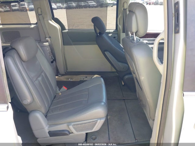 45266182 :رقم المزاد ، 2A4RR5D18AR451143 vin ، 2010 Chrysler Town & Country Touring مزاد بيع
