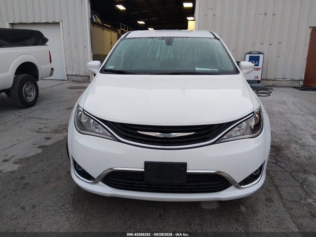 2018 Chrysler Pacifica Hybrid Touring Plus მანქანა იყიდება აუქციონზე, vin: 2C4RC1H7XJR355223, აუქციონის ნომერი: 45266292