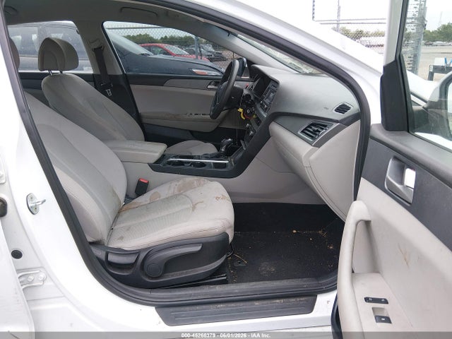 45266379 :رقم المزاد ، 5NPE24AF5HH549587 vin ، 2017 Hyundai Sonata مزاد بيع