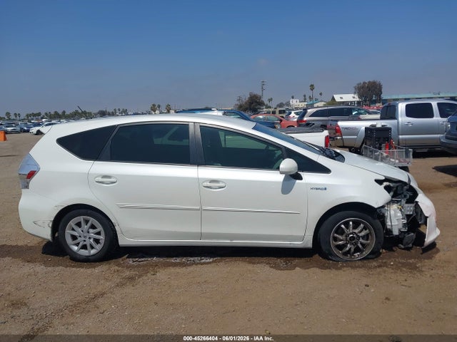Toyota Prius V Two 2014 JTDZN3EU5EJ011860 Image 14