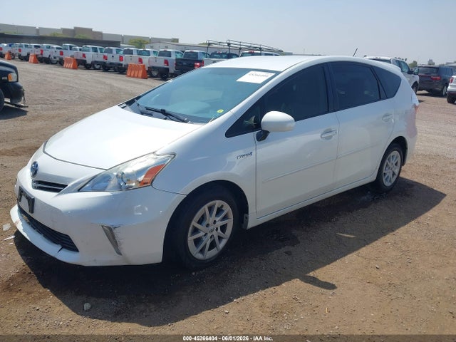 Toyota Prius V Two 2014 JTDZN3EU5EJ011860 Image 2