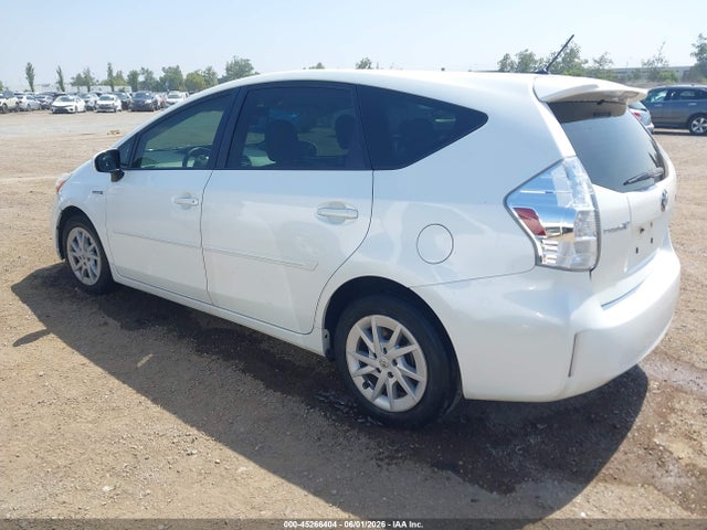 Toyota Prius V Two 2014 JTDZN3EU5EJ011860 Image 3