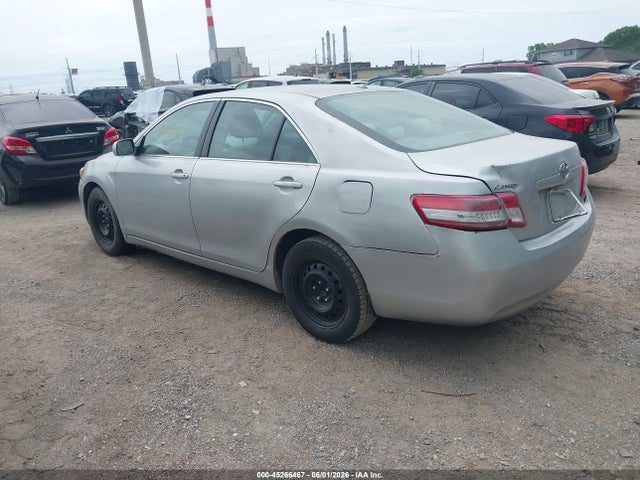 45266467 :رقم المزاد ، 4T1BF3EK7BU188221 vin ، 2011 Toyota Camry Le مزاد بيع