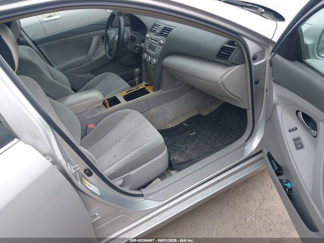 45266467 :رقم المزاد ، 4T1BF3EK7BU188221 vin ، 2011 Toyota Camry Le مزاد بيع