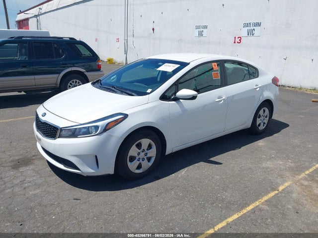 KIA FORTE LX 2018 3KPFL4A76JE181103 Image 2