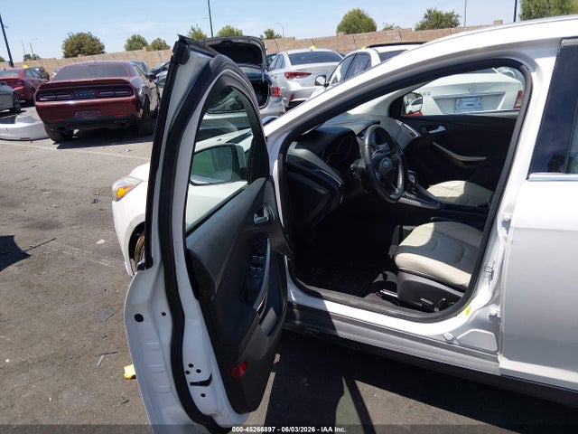 Ford Focus Titanium 2016 1FADP3N2XGL387843 Image 5