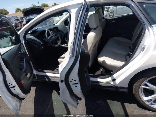 Ford Focus Titanium 2016 1FADP3N2XGL387843 Image 8