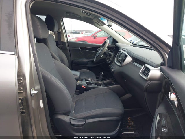 45267080 :رقم المزاد ، 5XYPG4A32HG200698 vin ، 2017 Kia Sorento 2.4l Lx مزاد بيع