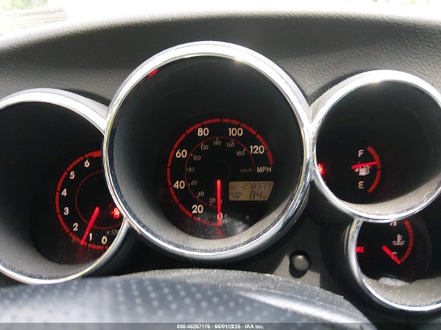 45267176 :رقم المزاد ، 2T1KR32E24C185172 vin ، 2004 Toyota Matrix Standard مزاد بيع