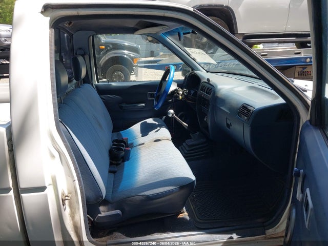 45267240 :رقم المزاد ، 1N6SD11S3SC377231 vin ، 1995 Nissan Truck E/xe مزاد بيع
