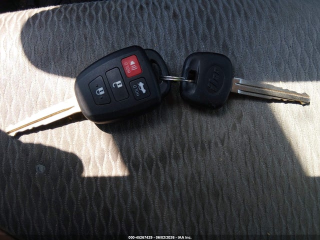 45267429 :رقم المزاد ، 5YFBURHE4GP526200 vin ، 2016 Toyota Corolla Le مزاد بيع