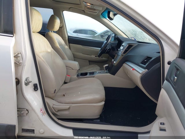 45267469 :رقم المزاد ، 4S4BRBGC0B3331328 vin ، 2011 Subaru Outback 2.5i Premium مزاد بيع