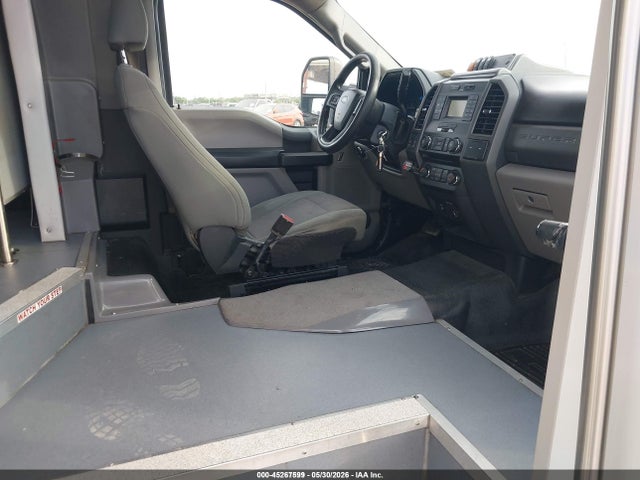 Ford F-450 Chassis Xl 2017 1FDAF4GY2HEE59269 Image 5