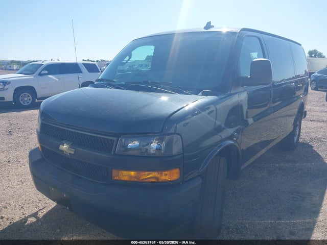 Chevrolet Express 2500 Work Van 2018 1GCWGAFG1J1241660 Image 2