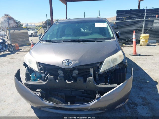 5TDDK3DC1ES093228 Toyota Sienna Xle 7 Passenger