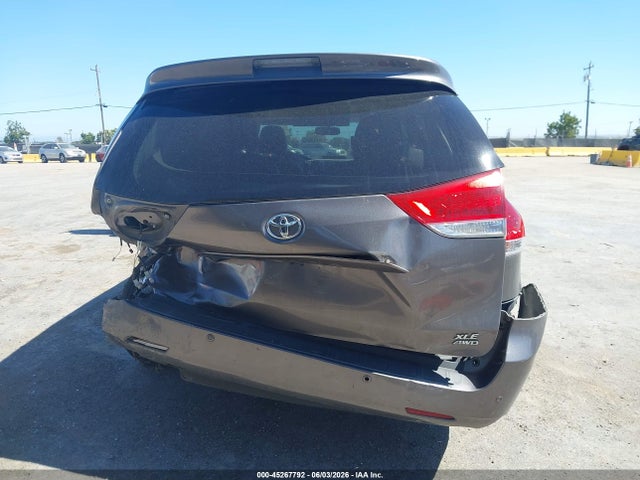 5TDDK3DC1ES093228 Toyota Sienna Xle 7 Passenger