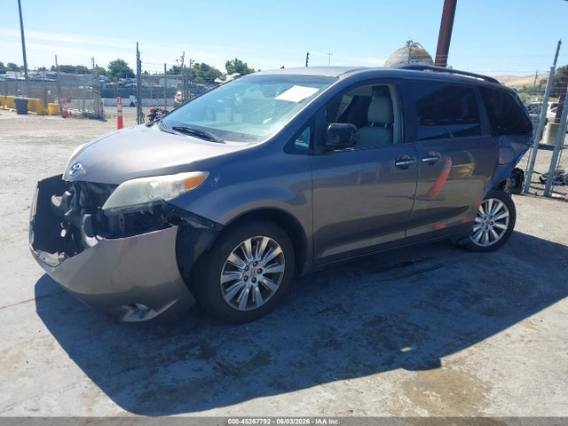 5TDDK3DC1ES093228 Toyota Sienna Xle 7 Passenger