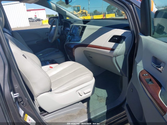 5TDDK3DC1ES093228 Toyota Sienna Xle 7 Passenger