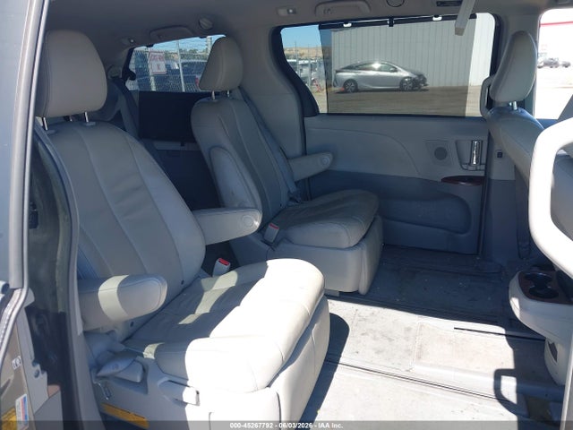 5TDDK3DC1ES093228 Toyota Sienna Xle 7 Passenger
