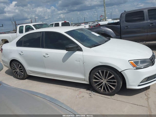 45267833 :رقم المزاد ، 3VWD17AJ9GM370544 vin ، 2016 Volkswagen Jetta 1.8t Sport مزاد بيع