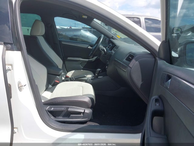 45267833 :رقم المزاد ، 3VWD17AJ9GM370544 vin ، 2016 Volkswagen Jetta 1.8t Sport مزاد بيع
