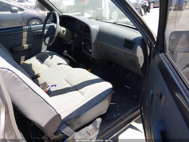 45267843 :رقم المزاد ، 4TARN81A7NZ021912 vin ، 1992 Toyota Pickup 1/2 Ton Short Whlbase Stb مزاد بيع