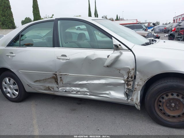 45267846 :رقم المزاد ، 4T1BE32K24U818964 vin ، 2004 Toyota Camry Le مزاد بيع