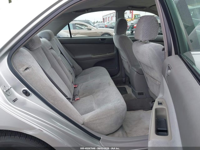 45267846 :رقم المزاد ، 4T1BE32K24U818964 vin ، 2004 Toyota Camry Le مزاد بيع