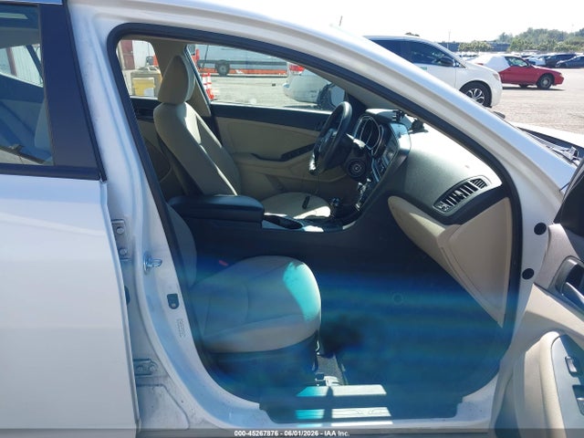 KNAGM4A77F5615336 KIA Optima Lx
