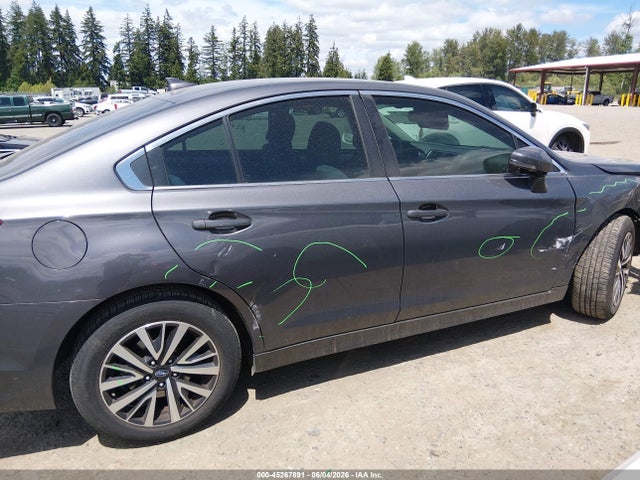 4S3BNAF68J3013641 Subaru Legacy 2.5i Premium