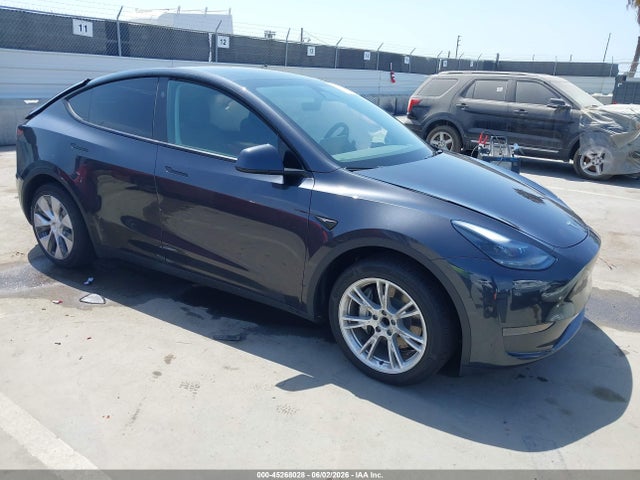Продажа на аукционе авто 2024 Tesla Model Y, vin: 7SAYGDED5RF083878, номер лота: 45268028