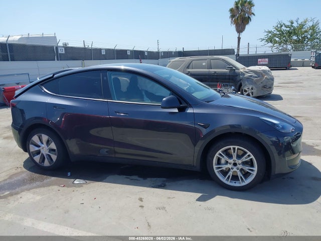 Продажа на аукционе авто 2024 Tesla Model Y, vin: 7SAYGDED5RF083878, номер лота: 45268028