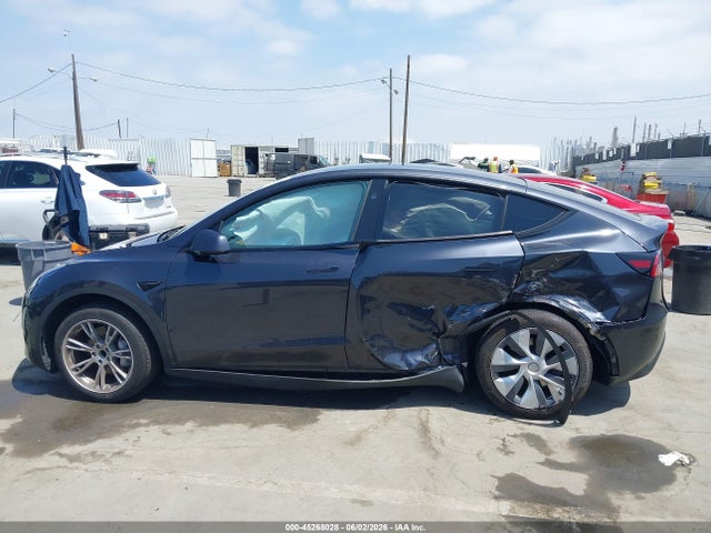 Продажа на аукционе авто 2024 Tesla Model Y, vin: 7SAYGDED5RF083878, номер лота: 45268028