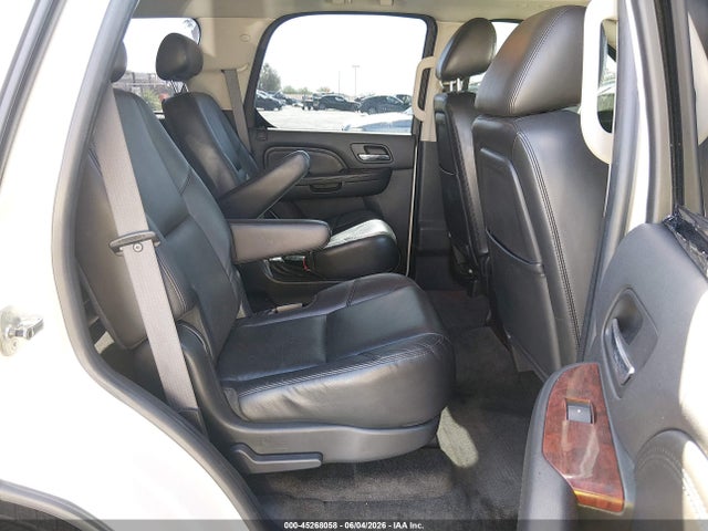 45268058 :رقم المزاد ، 1GYUKCEF3AR162707 vin ، 2010 Cadillac Escalade Premium مزاد بيع