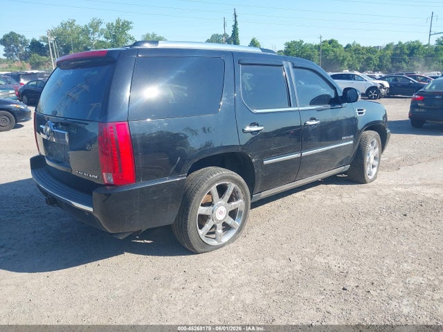 45268179 :رقم المزاد ، 1GYS4CEFXBR357822 vin ، 2011 Cadillac Escalade Premium مزاد بيع